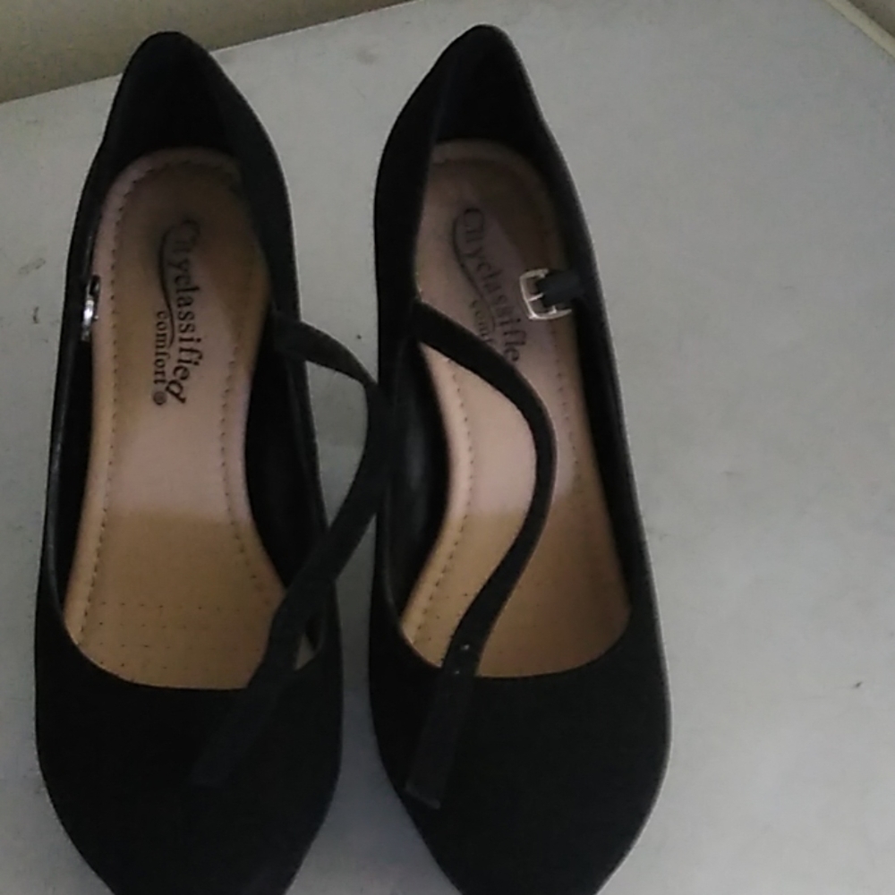 Women's dress shoes